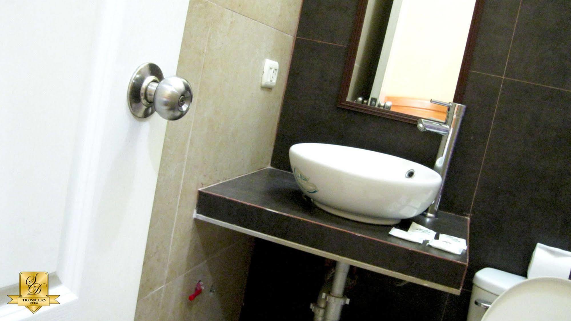 Hotel Ejecutivo San Diego Trujillo Buitenkant foto